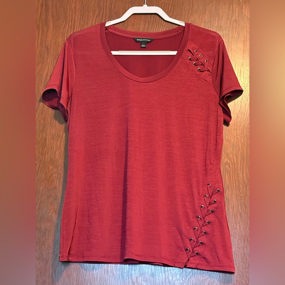 Rock & Republic XL Red Short Sleeve Tee with Eyelet Detail